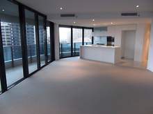 House - 21009-4 Charles Ave, Broadbeach 4218, QLD