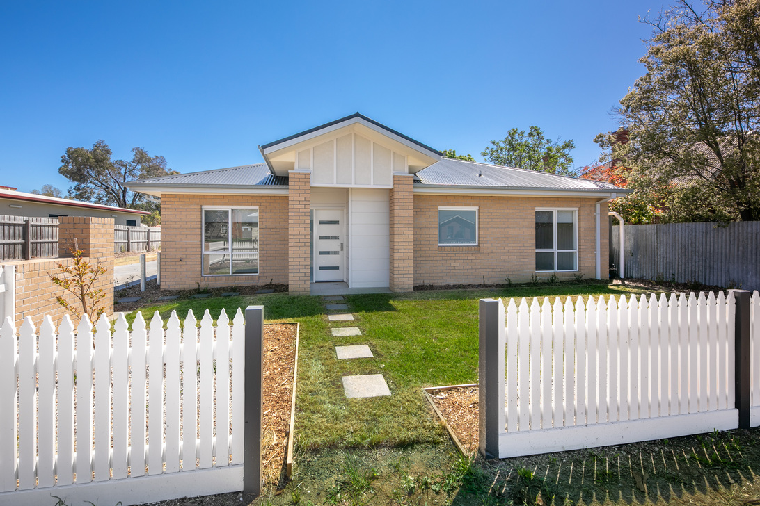 1/22 Stawell Street, Romsey VIC 3434 unit For Rent