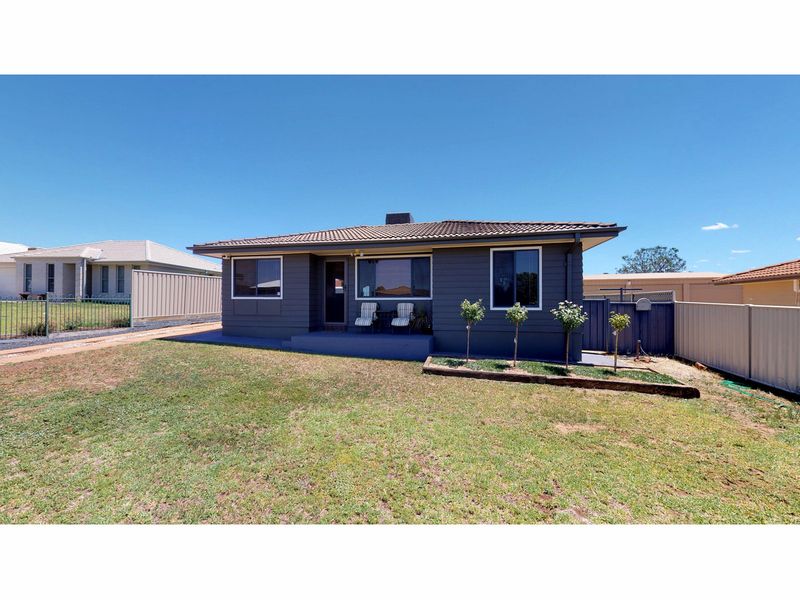 11 Pinnaroo Place, Dubbo NSW 2830 house For Rent