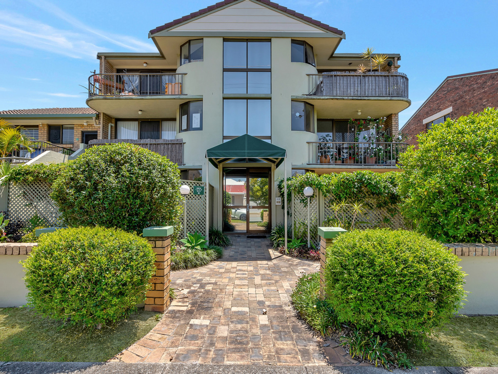 2/33 Whiting Street, Labrador QLD 4215 unit For Rent