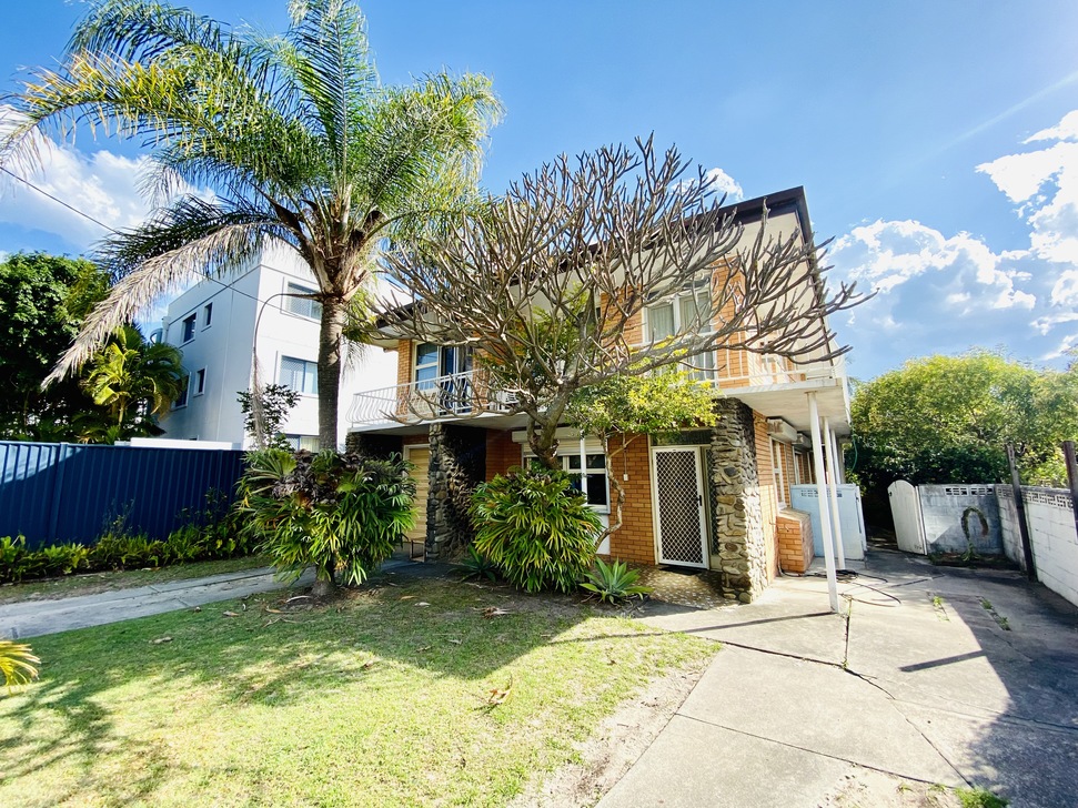 22 Mermaid Avenue, Mermaid Beach QLD 4218 house For Rent